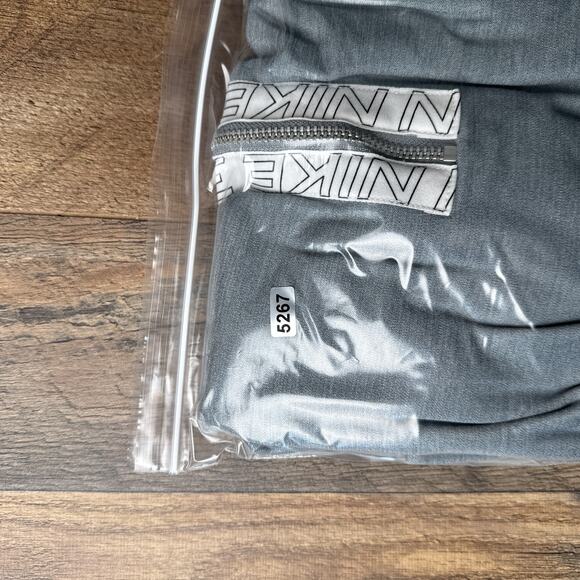 Nike Therma Fit Training Crew Jacket Women's‎ Medium Gray Athletic Training 5267 - Picture 12 of 12